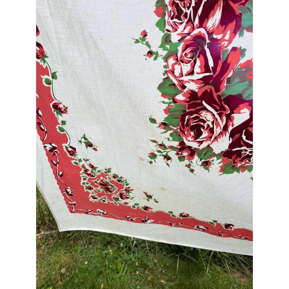 Vintage Tablecloth with Red Roses Pattern - Picture 6 of 11